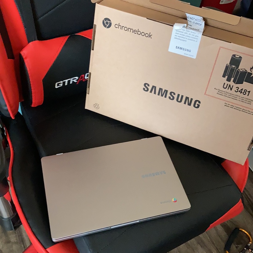 COPY - Samsung Crome Laptop! Like new used less than 10 times!